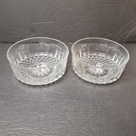 Set of Two Arcoroc USA Cut Glass Bowls 5" Excellent Condition - Picture 1 of 9